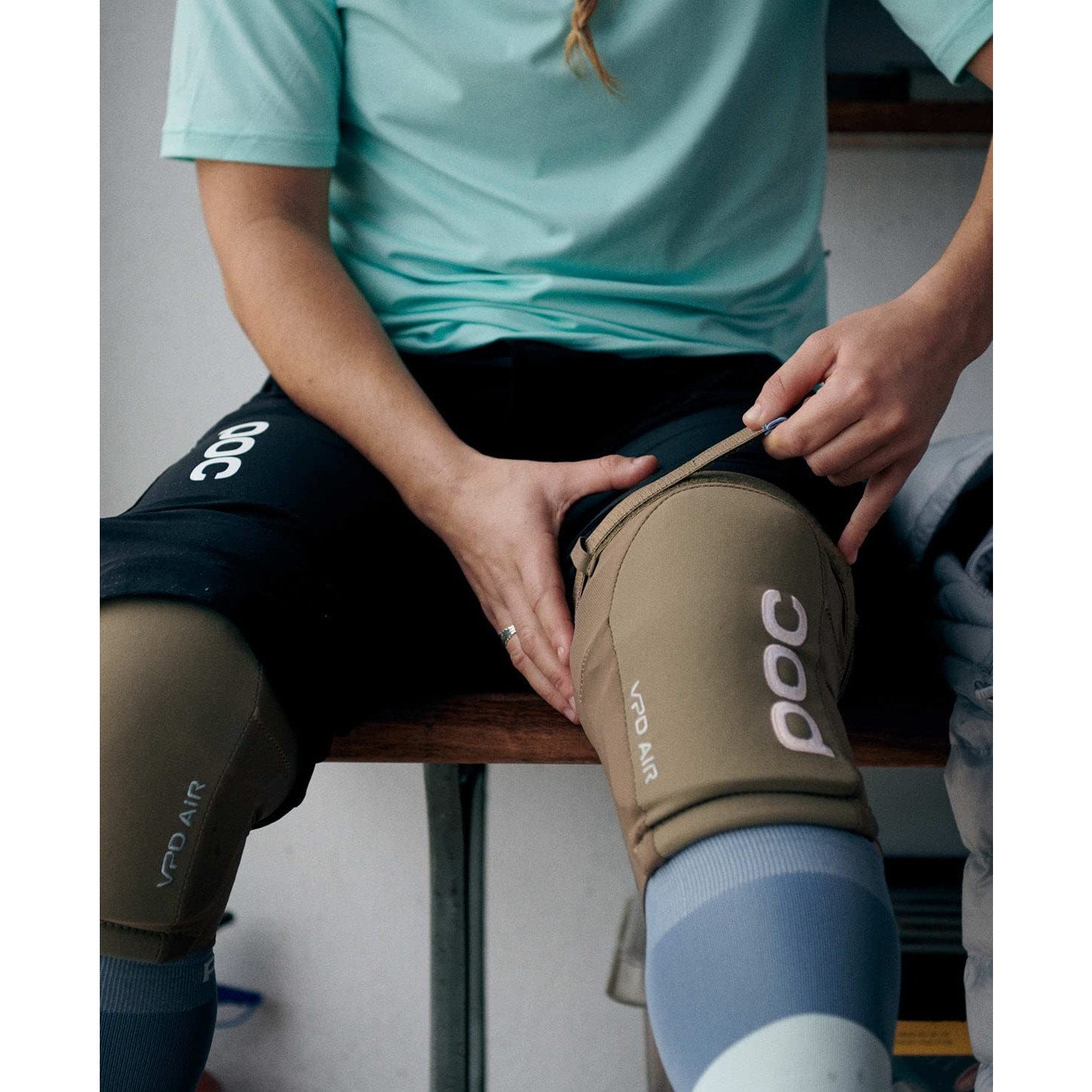 POC VPD Air Knee Armor – Aragonite Brown Medium